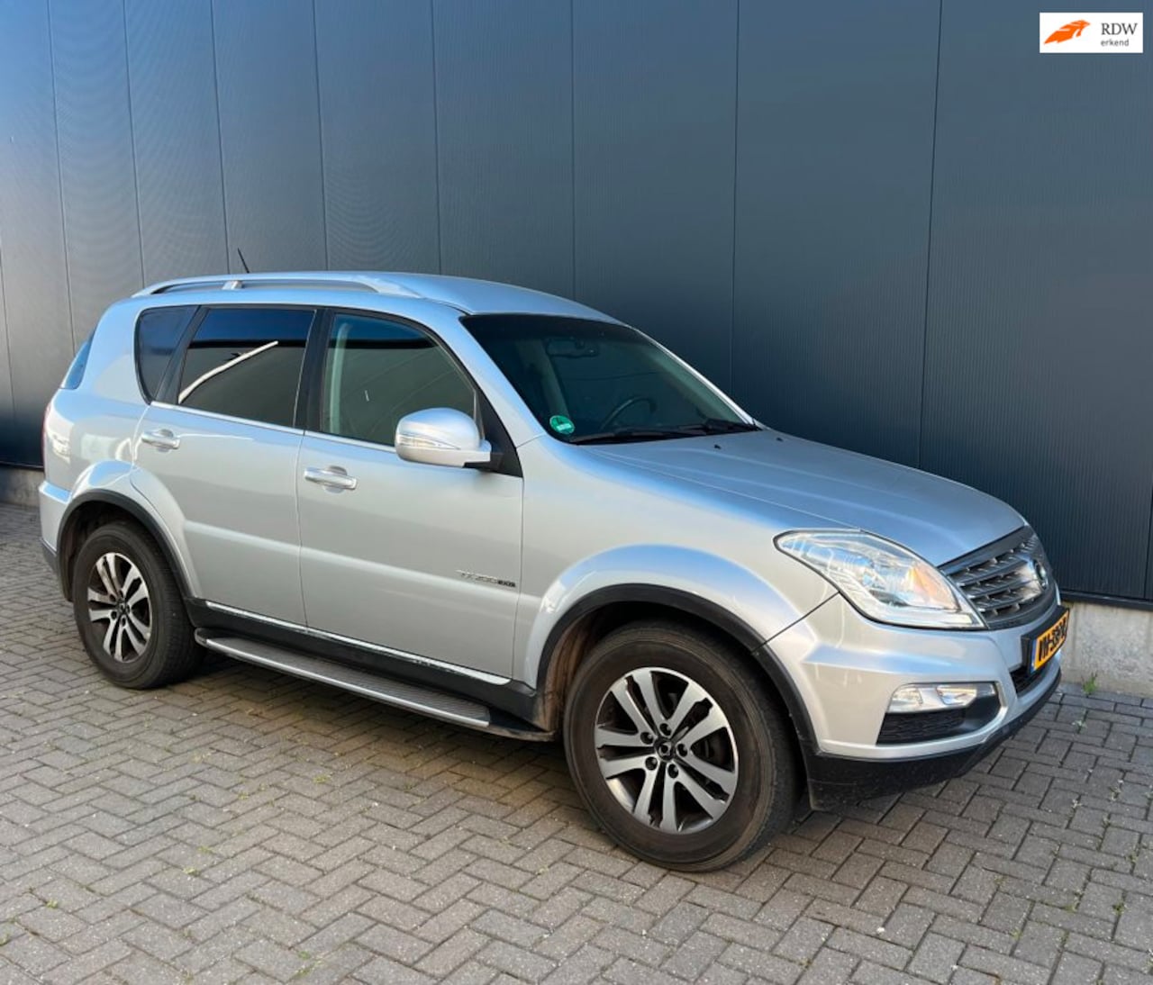 SsangYong Rexton - RX 200 e-XDI Sapphire HD GRIJS-KENTEKEN 3500KG - AutoWereld.nl