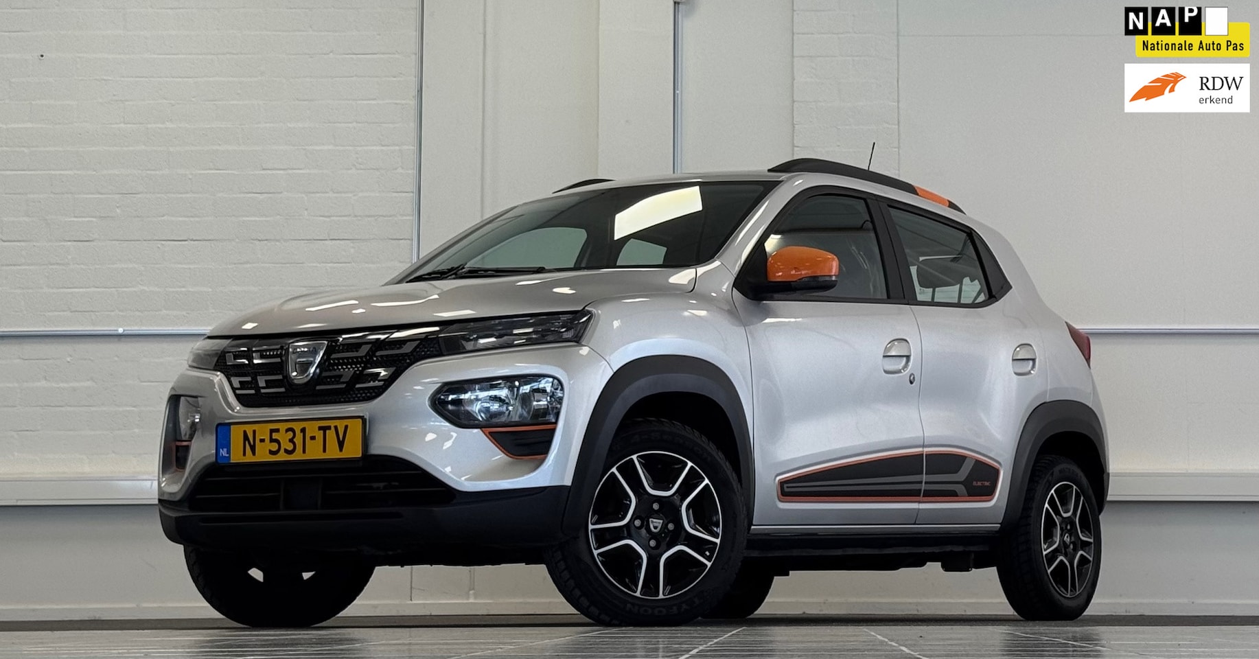 Dacia Spring - Comfort Plus 27 kWh SOH 90,4% 1e Eigenaar Leer/Android/Camera/LM/Mooi! - AutoWereld.nl