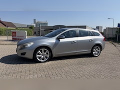 Volvo V60 - 2.0 D3 Momentum I Leder I Clima I 5 cylinder