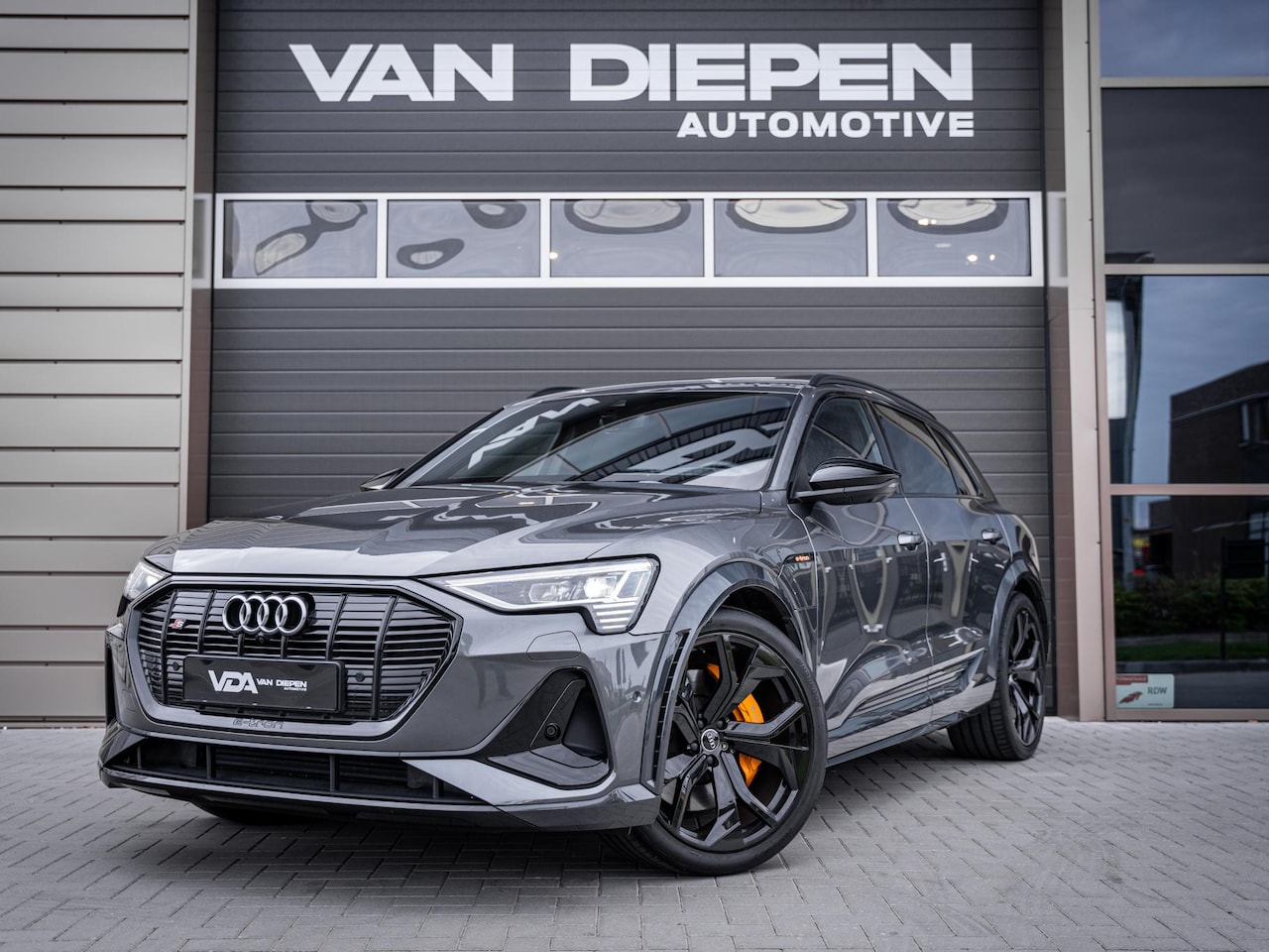 Audi e-tron - S quattro 95 kWh 508PK | Panorama | Diamond Seats | B&O | Trekhaak - AutoWereld.nl