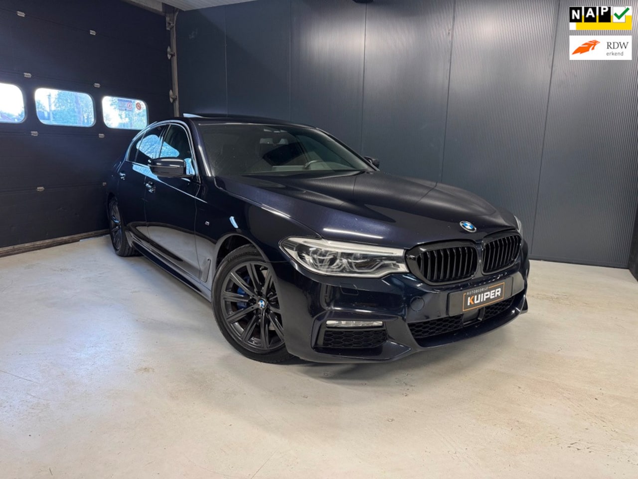 BMW 5-serie - 530d High Executive M pakket PanoDak 360 Camera - AutoWereld.nl