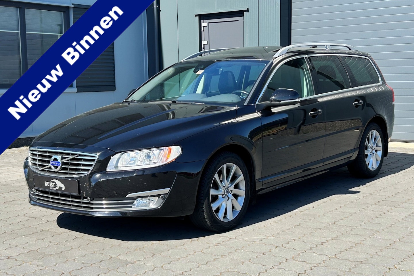 Volvo V70 - 2.0 T5 245pk Nordic+ SCHUIFDAK XENON 2e eig.! NL-auto! - AutoWereld.nl