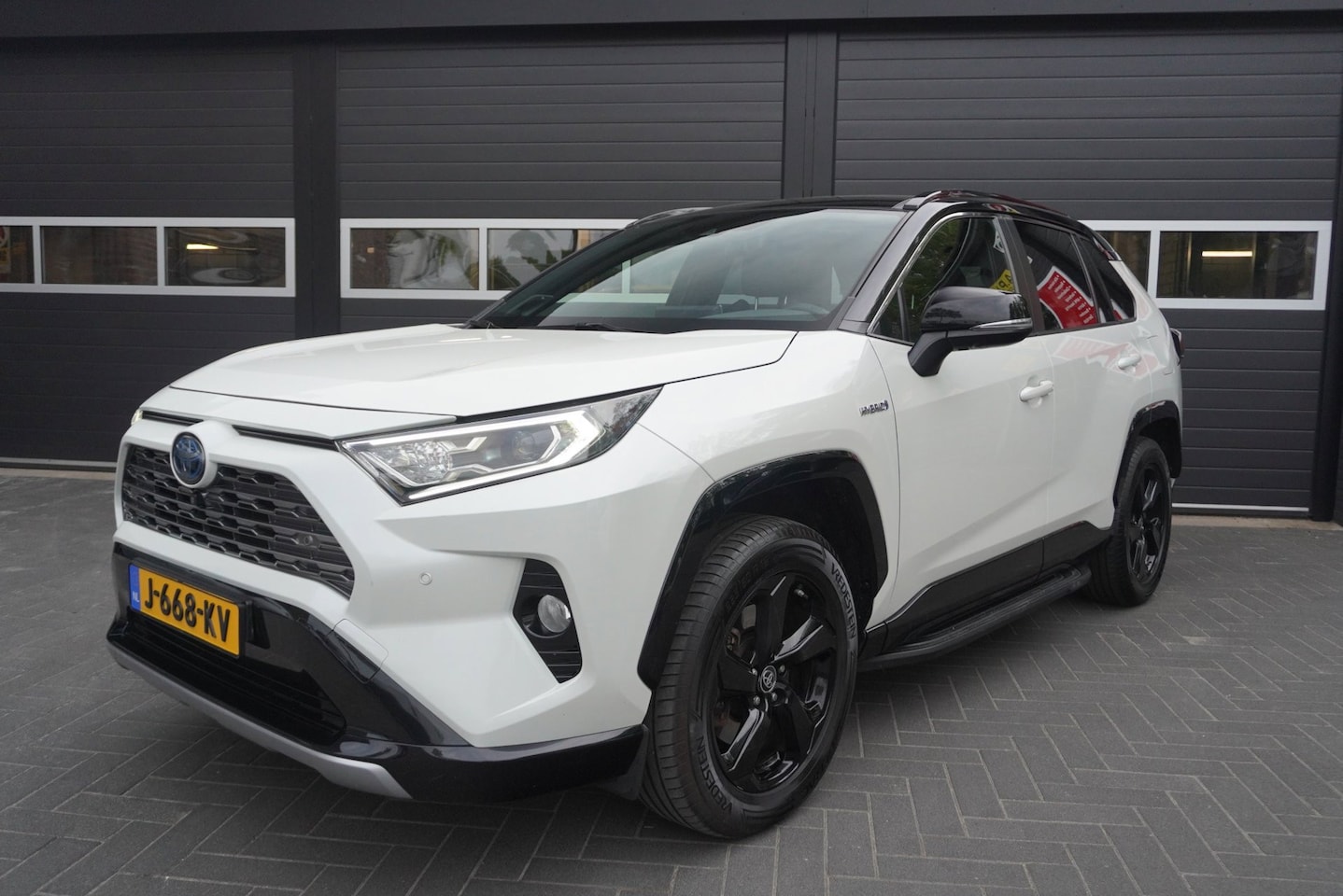 Toyota RAV4 - 2.5 Hybrid Bi-Tone Aut/Camera/Carplay/Ele.Panodak/Trekhaak/Park.sensoren - AutoWereld.nl