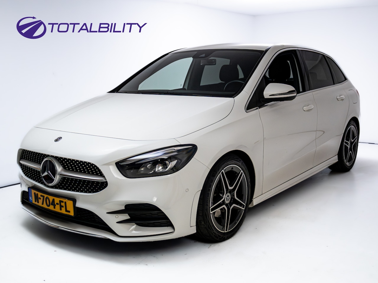 Mercedes-Benz B-klasse - 200 Business Solution AMG | Stoelverwarming | Camera | Cruise | Elektrische achterklep Sfe - AutoWereld.nl