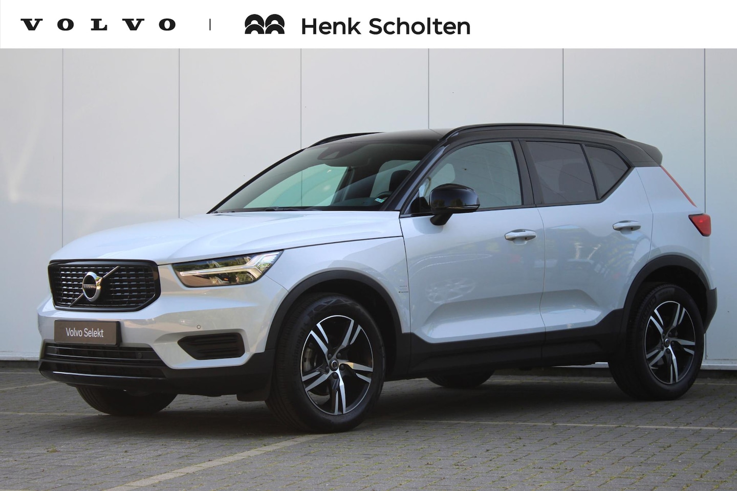 Volvo XC40 - T2 R-Design | Verwarmbare voorstoelen en stuurwiel | Apple carplay/Android auto | Adaptiev - AutoWereld.nl