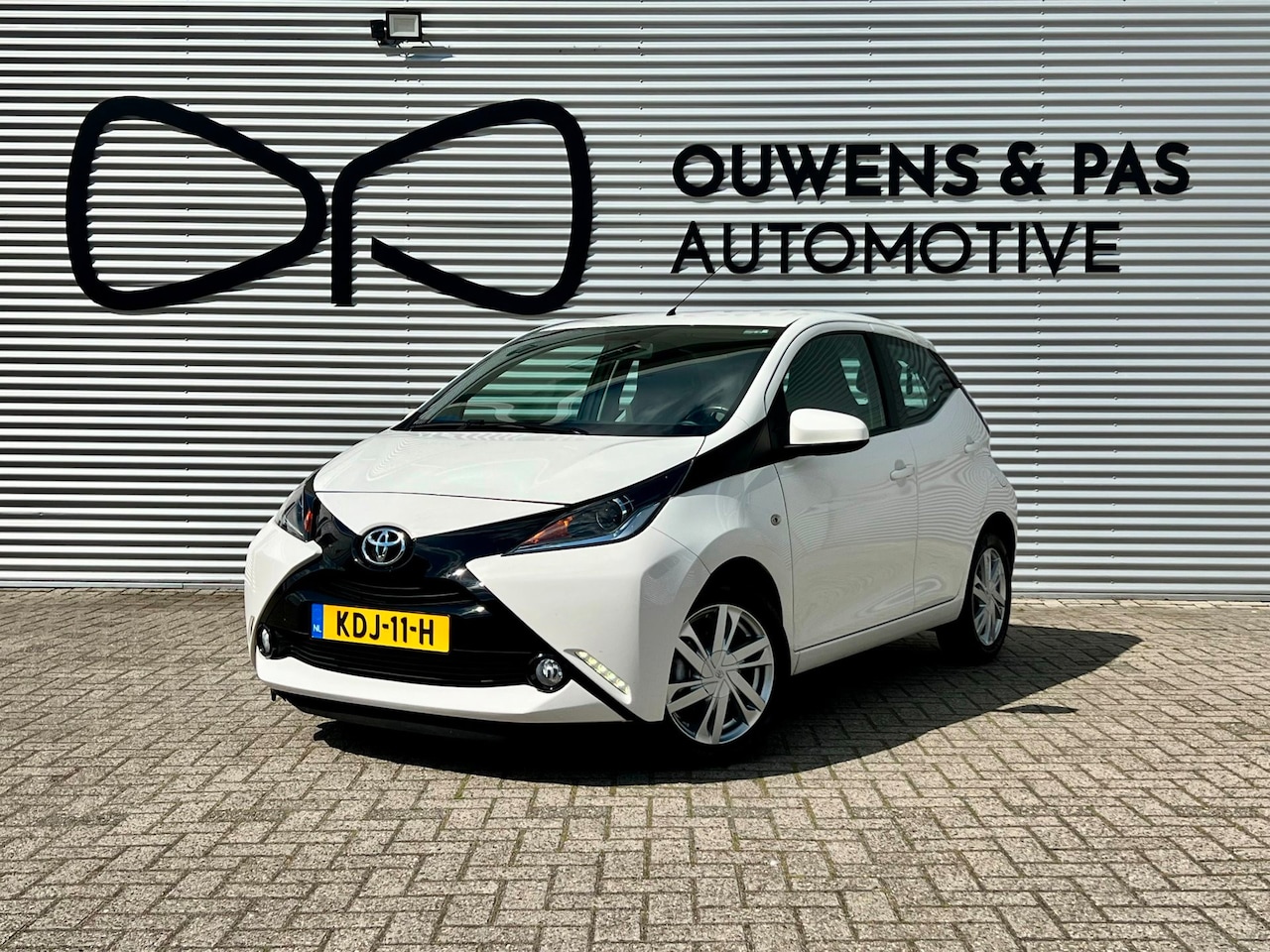 Toyota Aygo - 1.0 VVT-i x-play | CAMERA | AIRCO | AUTOMAAT - AutoWereld.nl