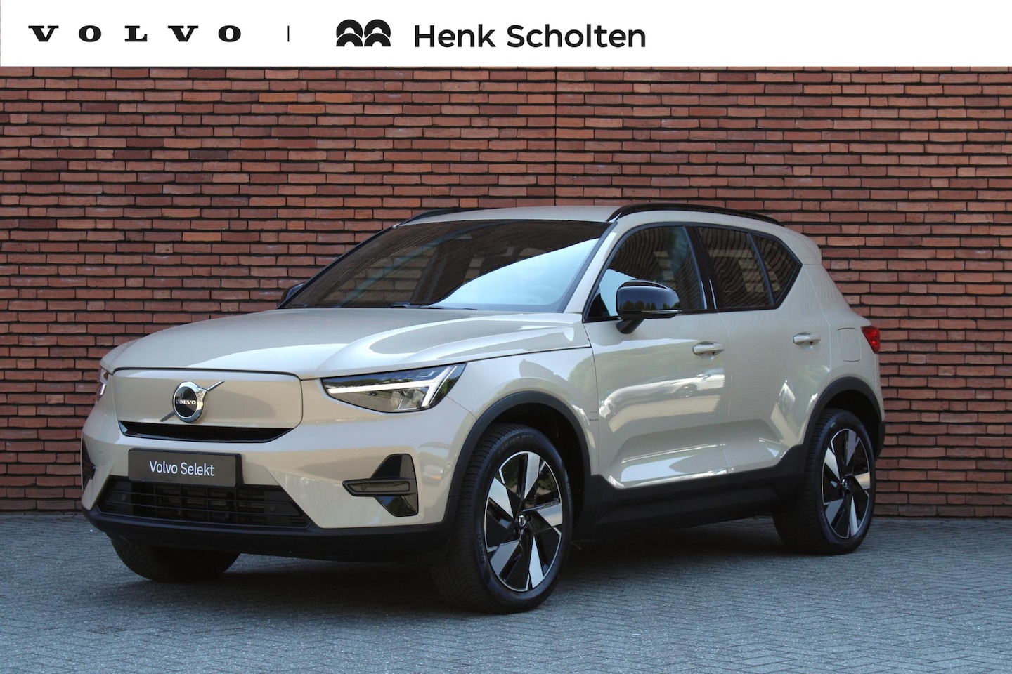 Volvo EX40 - Single Motor Extended Range Plus 82 kWh | Trekhaak | All-Season Banden | Verwarmbare Voors - AutoWereld.nl
