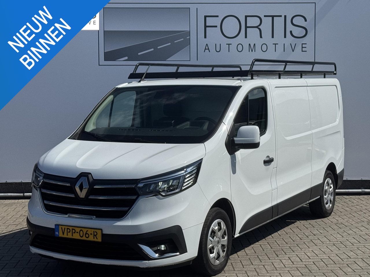 Renault Trafic - 2.0 dCi 130 T30 L2H1 Work Edition NL-AUTO | NAVI | PDC | TREKHAAK - AutoWereld.nl