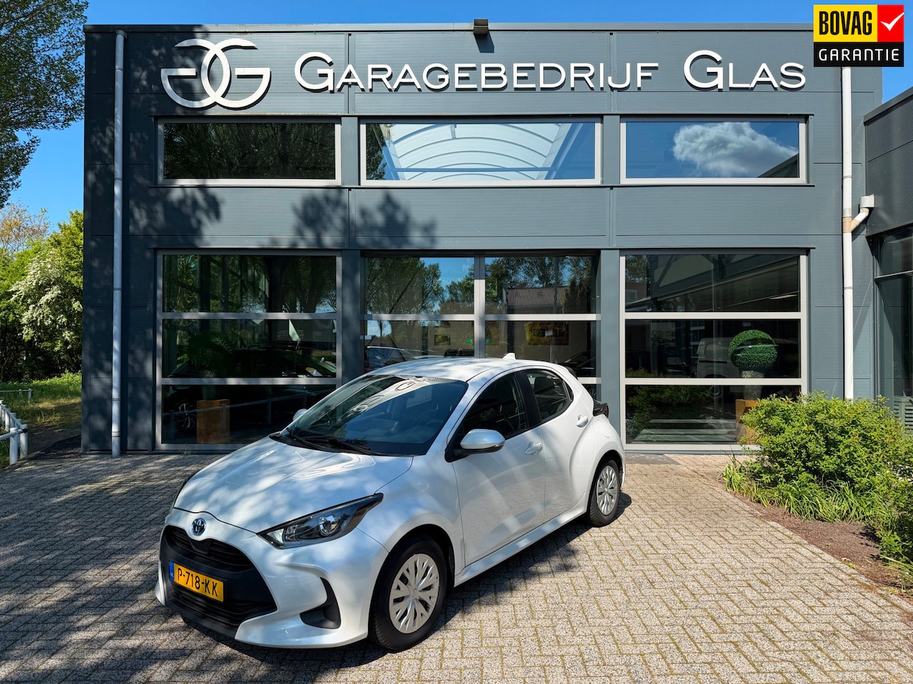 Toyota Yaris - 1.5 Hybrid Active platinum pearl white - AutoWereld.nl
