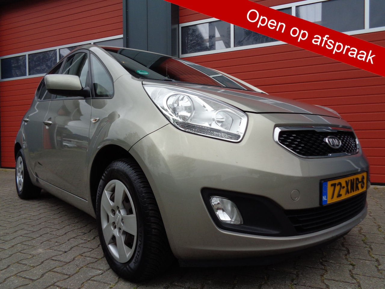 Kia Venga - 1.4 CVVT Plus Pack 90PK Airco Cruise Trekhaak Navi Achteruitrijcamera Hoge-Instap NL-Auto - AutoWereld.nl