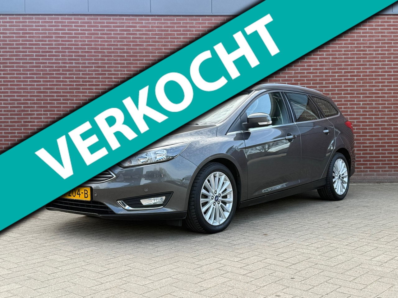 Ford Focus Wagon - 1.0 Titanium Edition / Nap / Airco / Cruise / PDC / Trekhaak - AutoWereld.nl