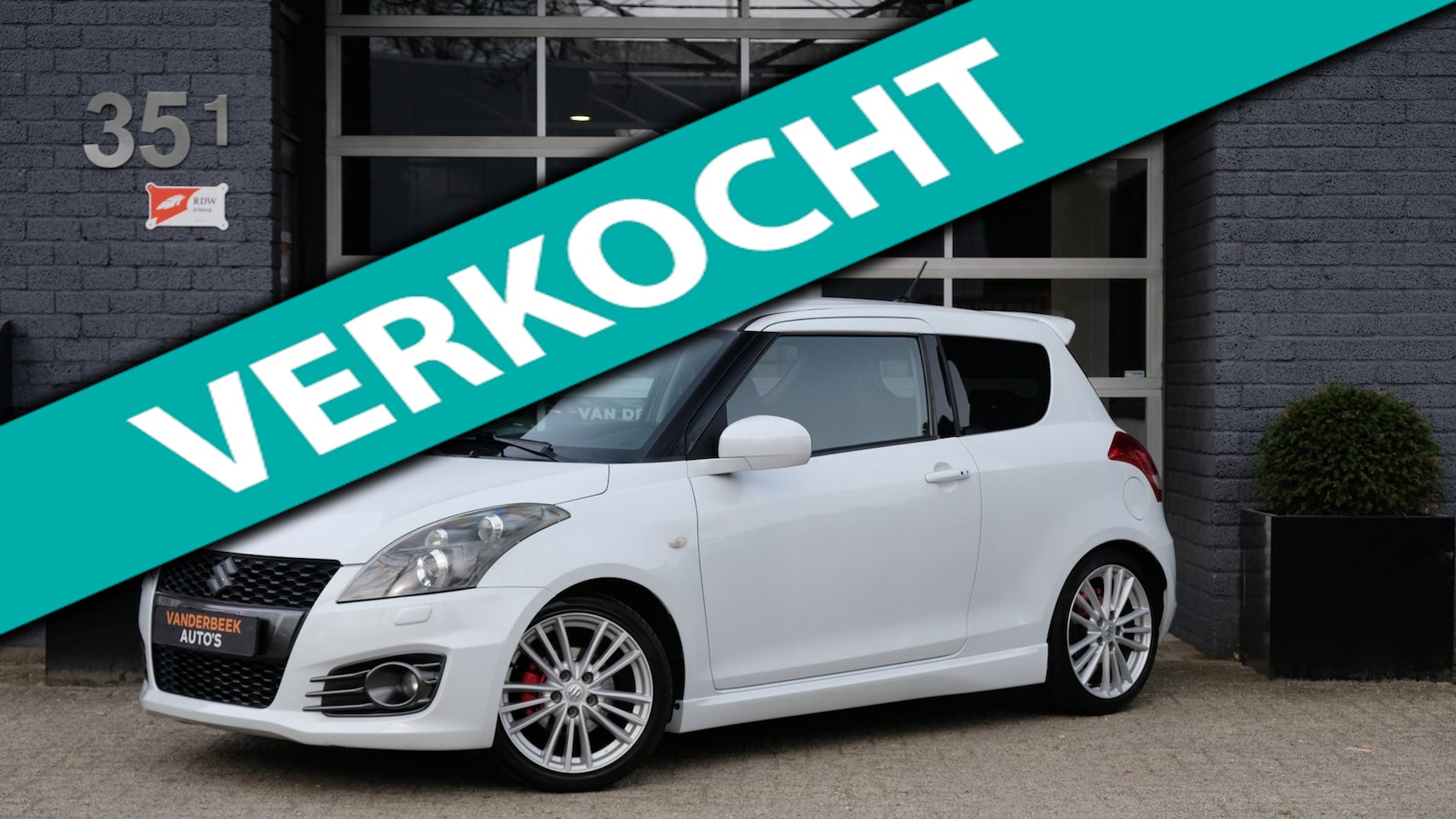 Suzuki Swift - 1.6 Sport 135PK Cruise|Stoelverw|Schroefset|Sportuitlaat|Xenon - AutoWereld.nl