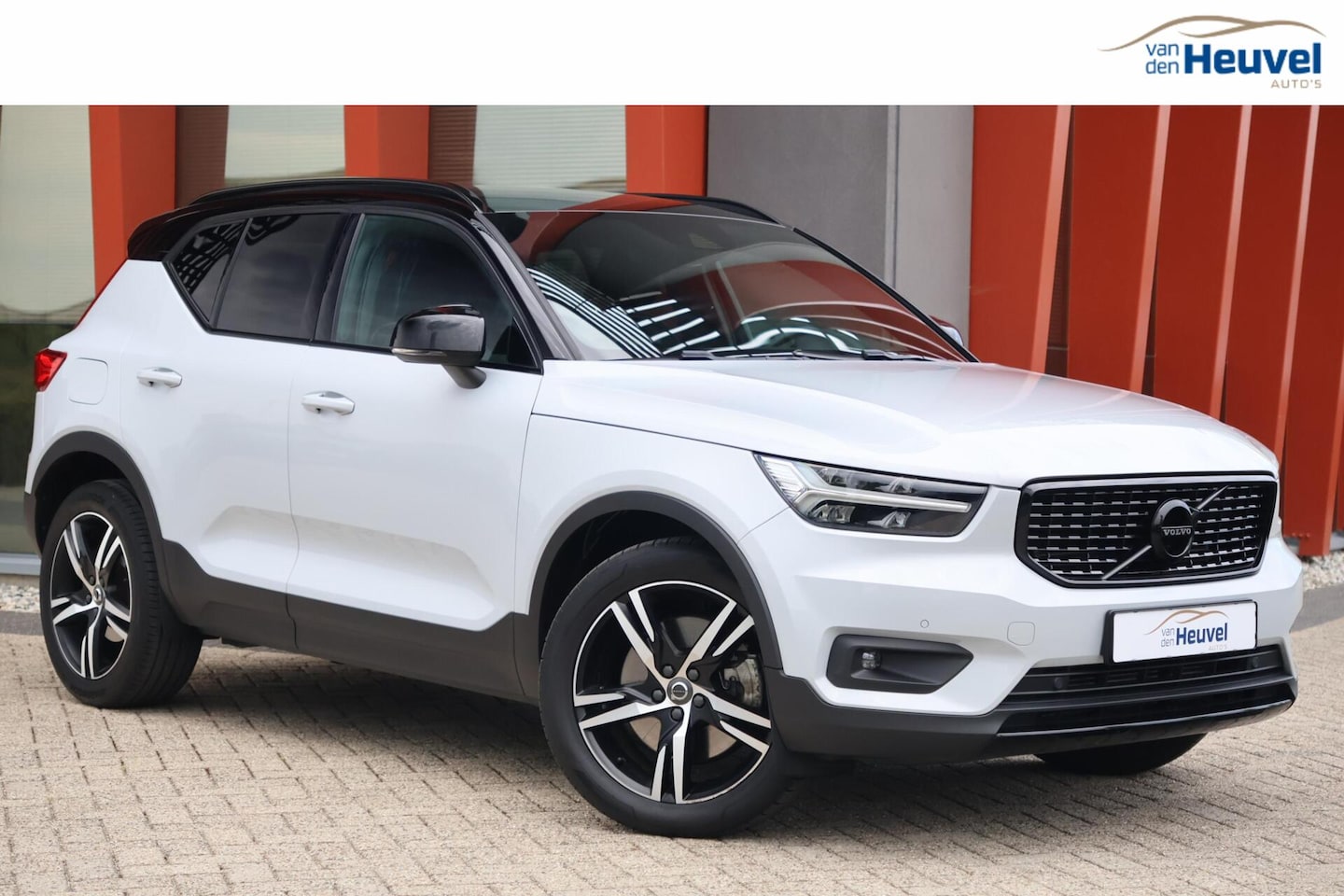 Volvo XC40 - T4 Recharge R-Design | Stoelverwarming | Trekhaak | Parkeercamera | - AutoWereld.nl