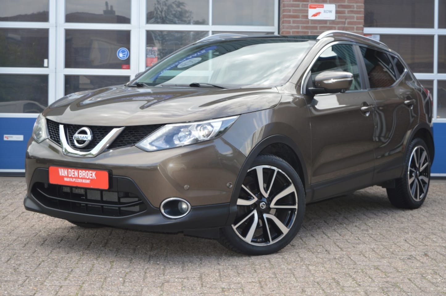 Nissan Qashqai - 1.2 Tekna | NAVI - CAMERA - PDC - AutoWereld.nl