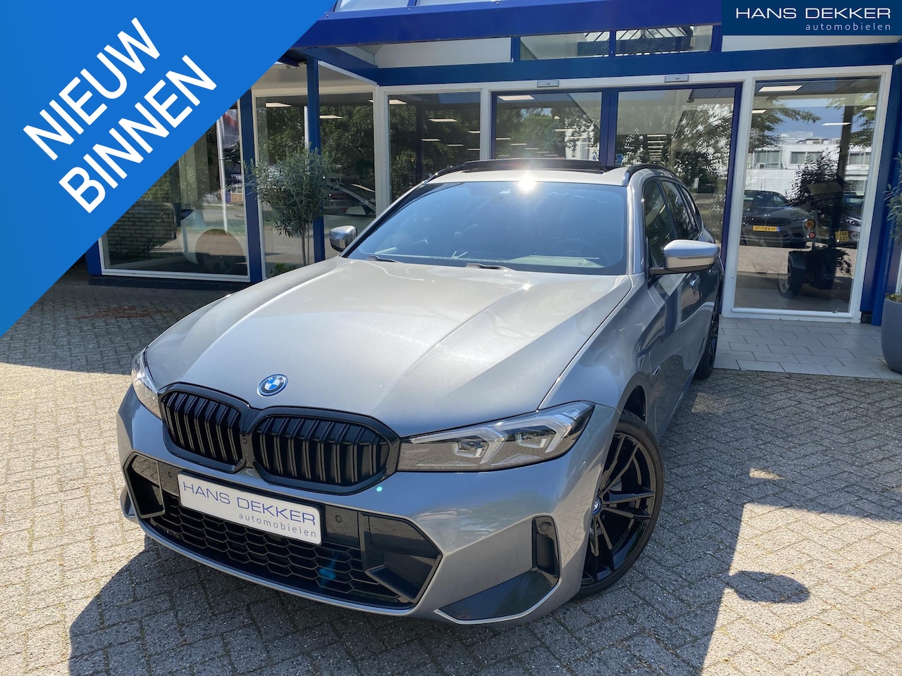 BMW 3-serie Touring - 330e xDrive Panorama Dak / 360 / M Sportpakket / Wide Screen - AutoWereld.nl