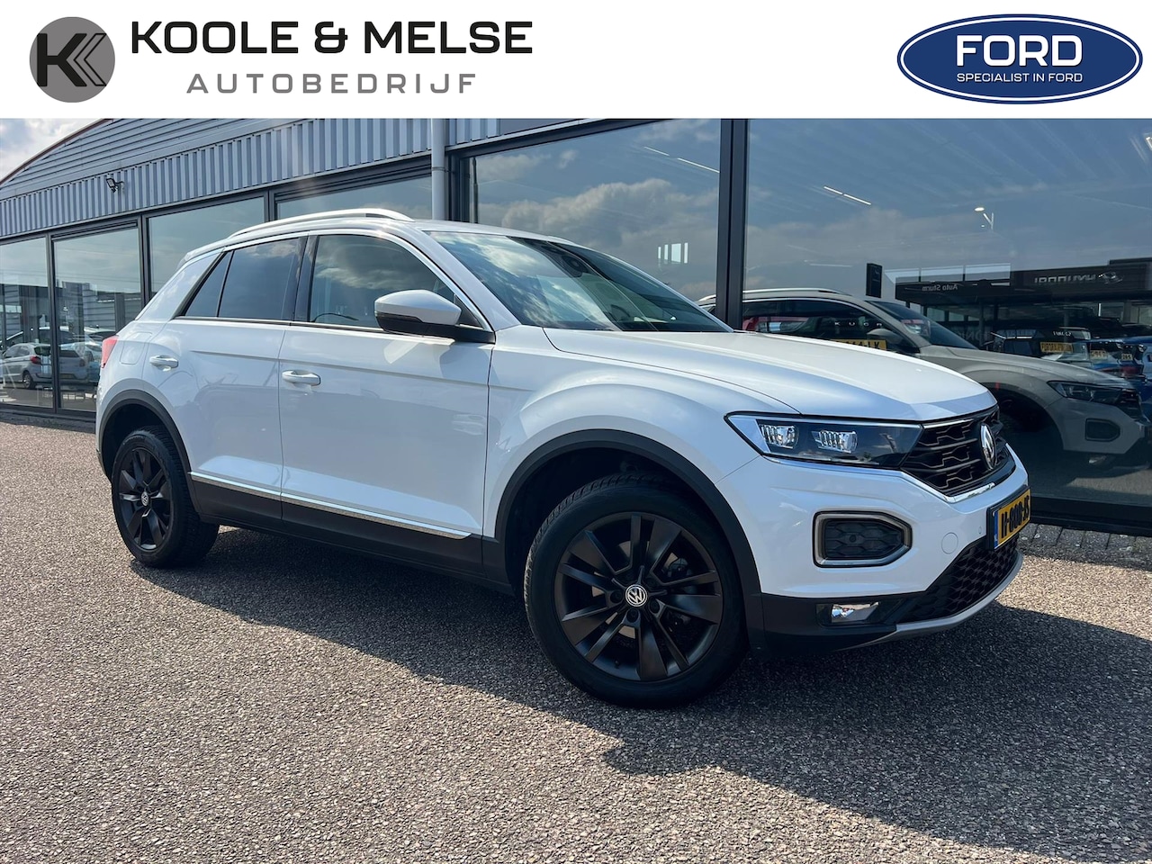 Volkswagen T-Roc - 1.5 TSI 150pk T-Roc Sport, trekhaak, automaat - AutoWereld.nl