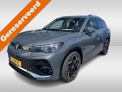 Volkswagen Tiguan - 1.5 eTSI R-Line Business DSG Automaat Trekhaak wegklapbaar / Navigatie / R-line / Head-upd