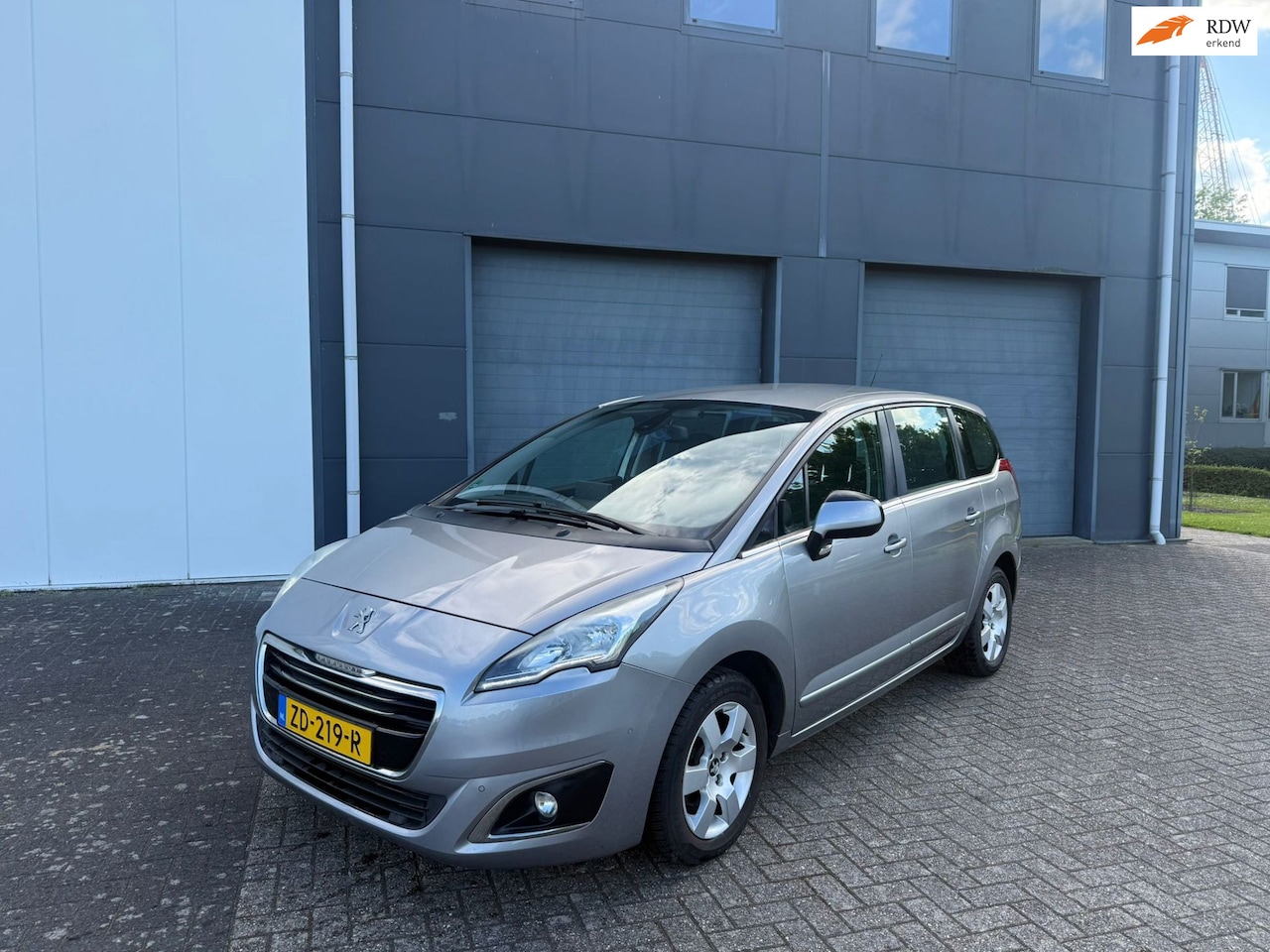 Peugeot 5008 - 1.6 HDi Active 5p. 2015 - AutoWereld.nl