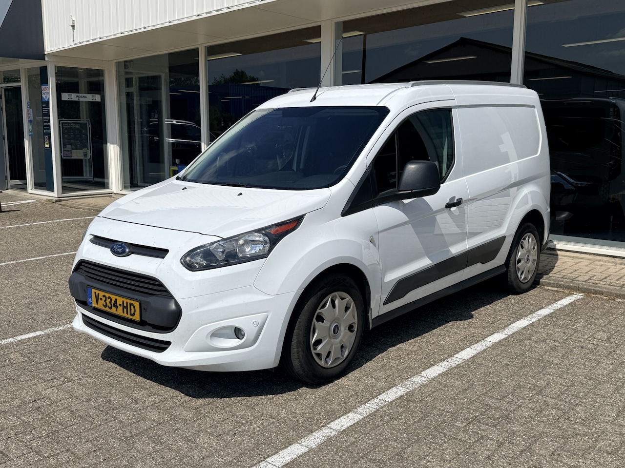 Ford Transit Connect - 1.5 TDCI L1 Trend | Airco | Bluetooth | PDC v+a | Schuifdeur recht | Achterdeuren met ruit - AutoWereld.nl