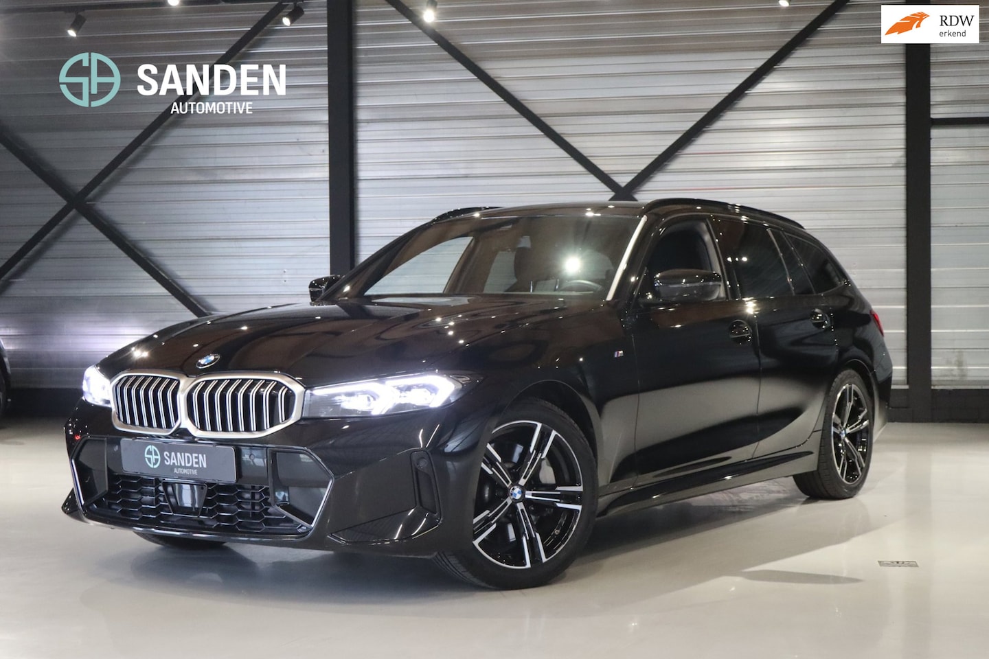 BMW 3-serie Touring - 330i xDrive M SPORT|Automaat|LED|Camera|Navi|Sfeerverlichting|HIFI|Alarm|19inch - AutoWereld.nl