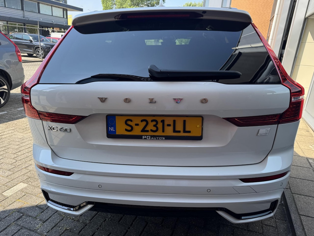 Volvo XC60 - 2.0 T6 Plug-in hybrid AWD Plus Dark 2.0 T6 Plug-in hybrid AWD Plus Dark - AutoWereld.nl