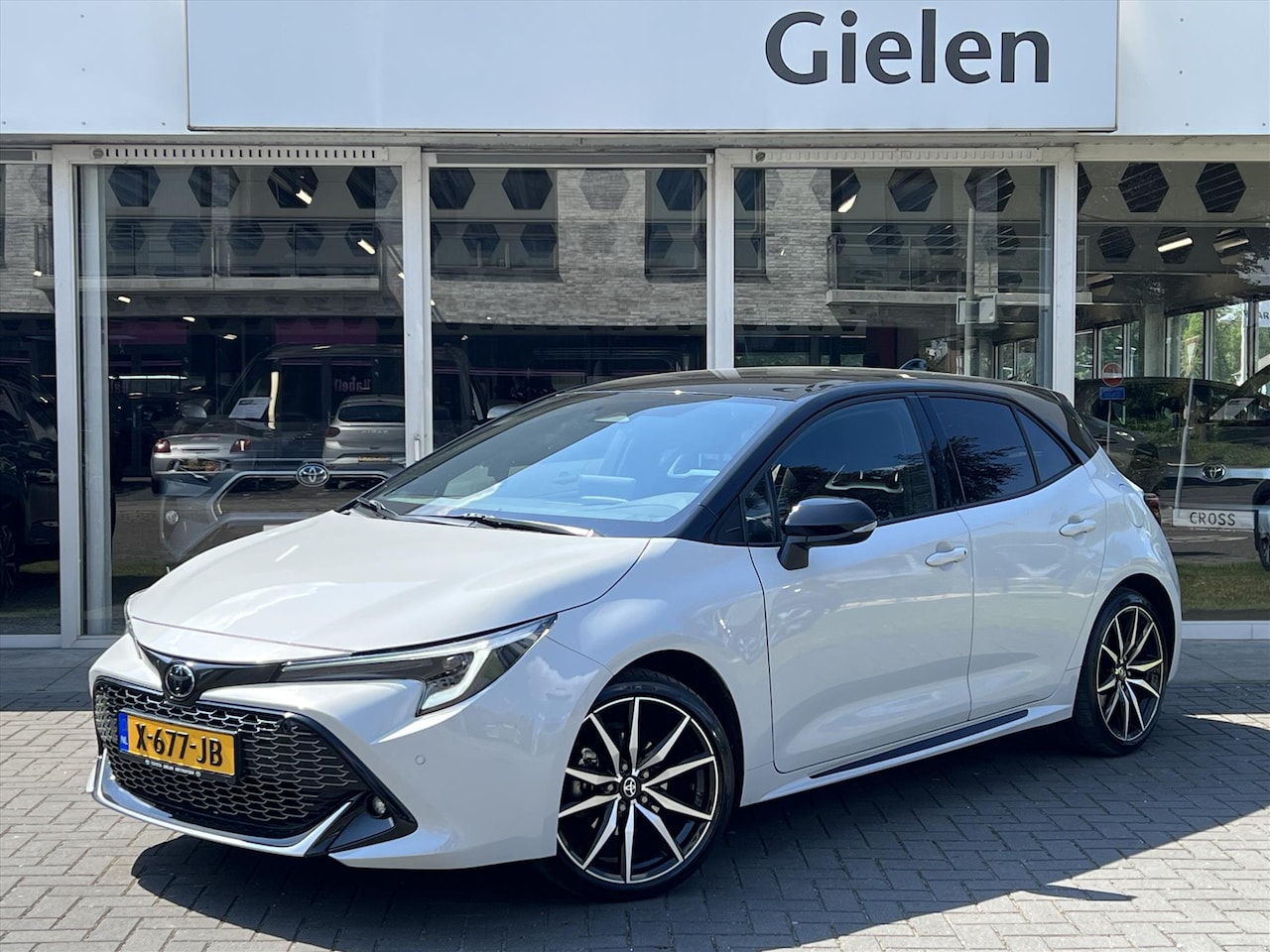 Toyota Corolla - 1.8 Hybrid GR Sport | Eerste eigenaar, Parkeersensoren, Stoelverwarming, 18inch, Dynamic G - AutoWereld.nl