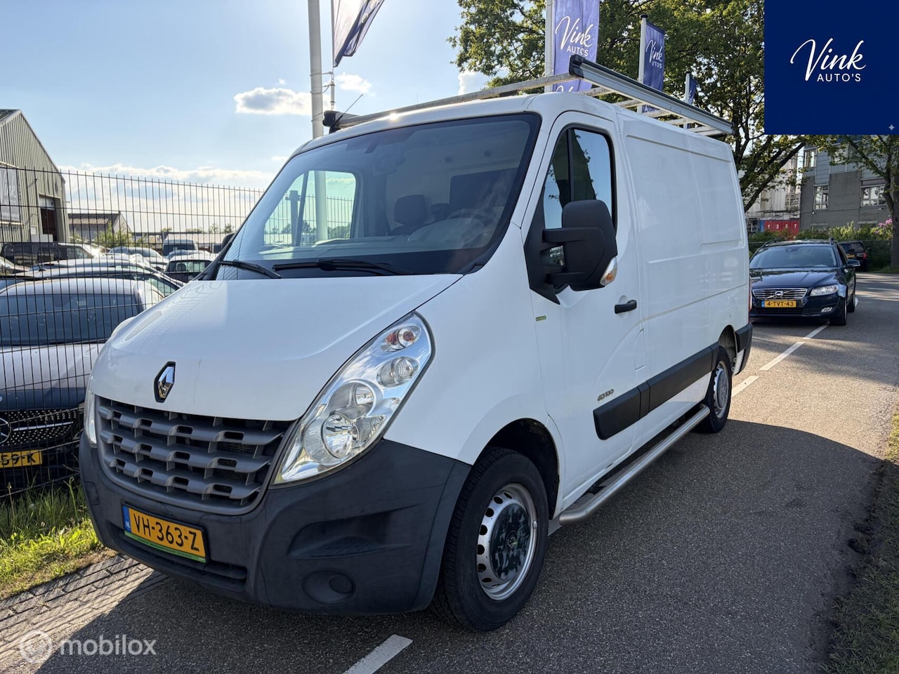 Renault Master - T28 2.3 dCi L1H1Eco | APK 5-2027! | Airco | Navigatie | Trekhaak | Sidebars & Imperiaal - AutoWereld.nl