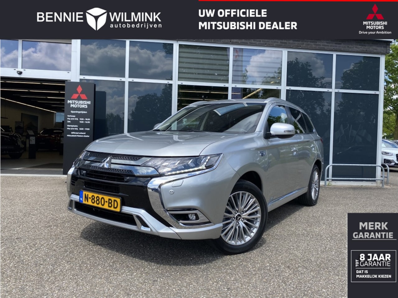 Mitsubishi Outlander - 2.4 PHEV Intense | Trekhaak | Parkeersensoren V+A - AutoWereld.nl