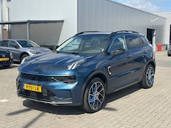 Lynk & Co 01 - 1.5 Panorama Dak | 20" Lichtmetaal | Parkeersensoren Voor + Achter | Carplay | Elek. Stoel