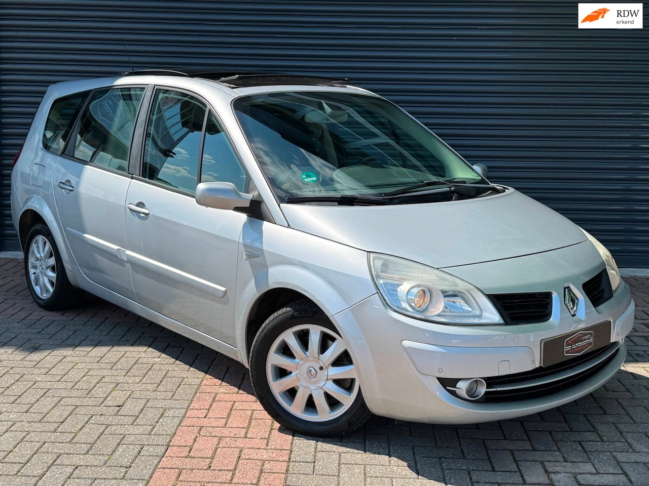 Renault Grand Scénic - 2.0-16V Tech Line Panoramadak | Pdc | Cruise | Climate Control - AutoWereld.nl