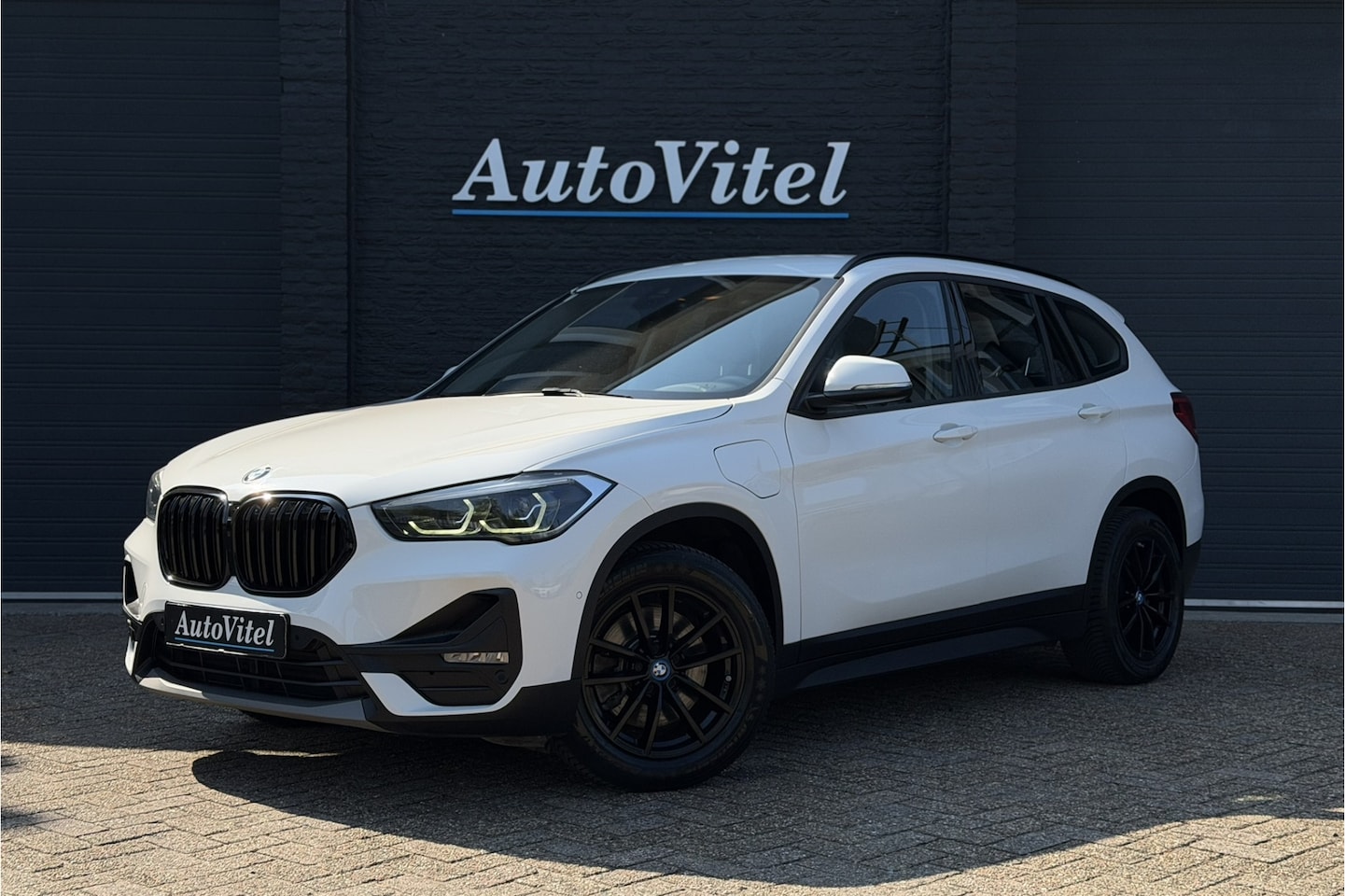 BMW X1 - xDrive25e | Elektrische Klep | PDC V + A | LED | Apple Carplay | DAB | 20x op voorraad ! - AutoWereld.nl