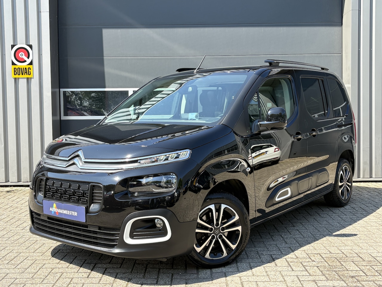 Citroën Berlingo - 1.2 PureTech Shine | Pano | Navi | Caplay/Android | Cruise & Climate Control | All Season - AutoWereld.nl