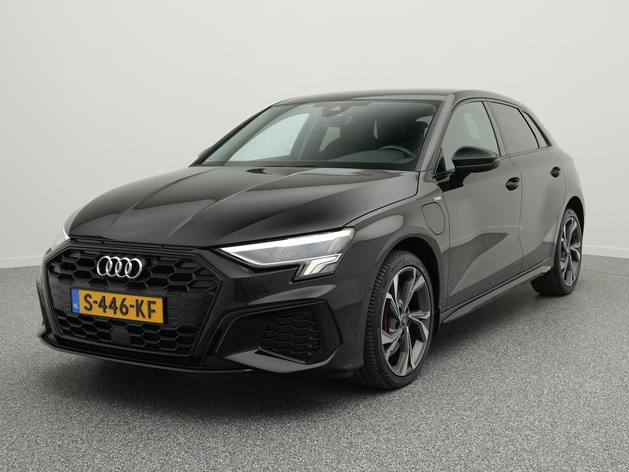 Audi A3 Sportback - S-Line 45 TFSI e 245 PK | LED | Navigatie Via Smartphone | Black Style | Adaptieve Cruise - AutoWereld.nl