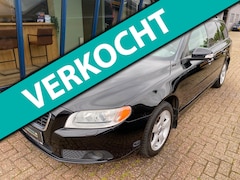 Volvo V70 - 2.5FT Momentum Automaat H.LEER / XENON / TREKHAAK / YOUNGTIMER