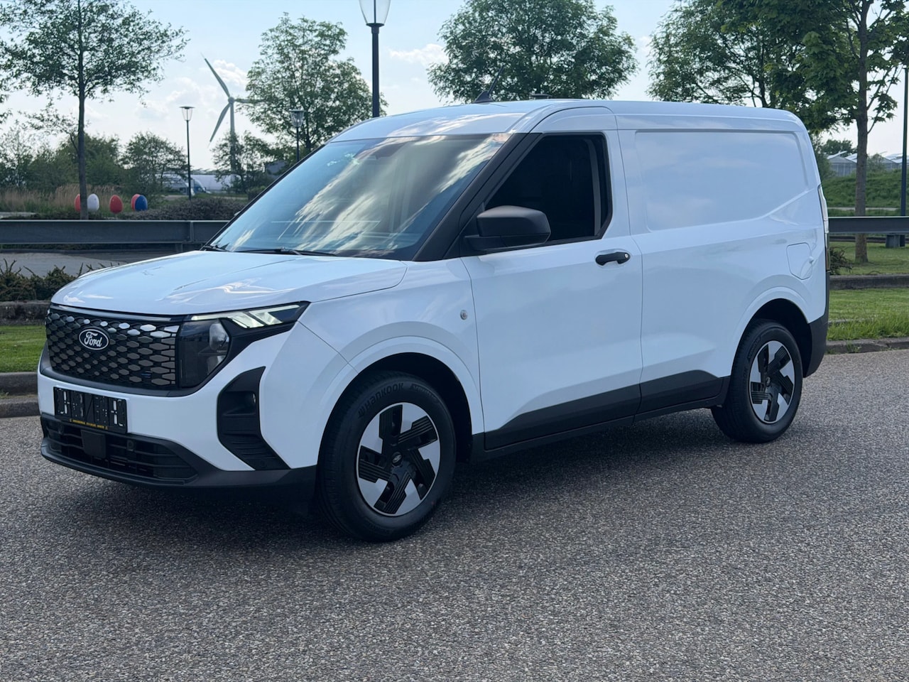 Ford Transit Courier - Trend Elektrisch 44KWH 300KM Reikwijdte Apple CP Airco Cruise control Camera - AutoWereld.nl