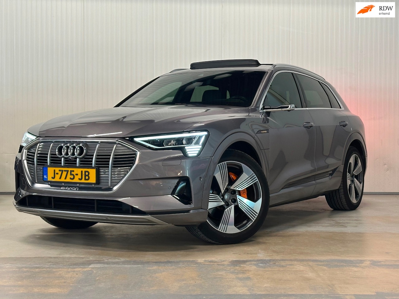 Audi e-tron - 50 quattro Launch edition Black 71 kWh | B&O | HUD | TREKHAAK | 360 CAMERA | SPIEGELCAMERA - AutoWereld.nl