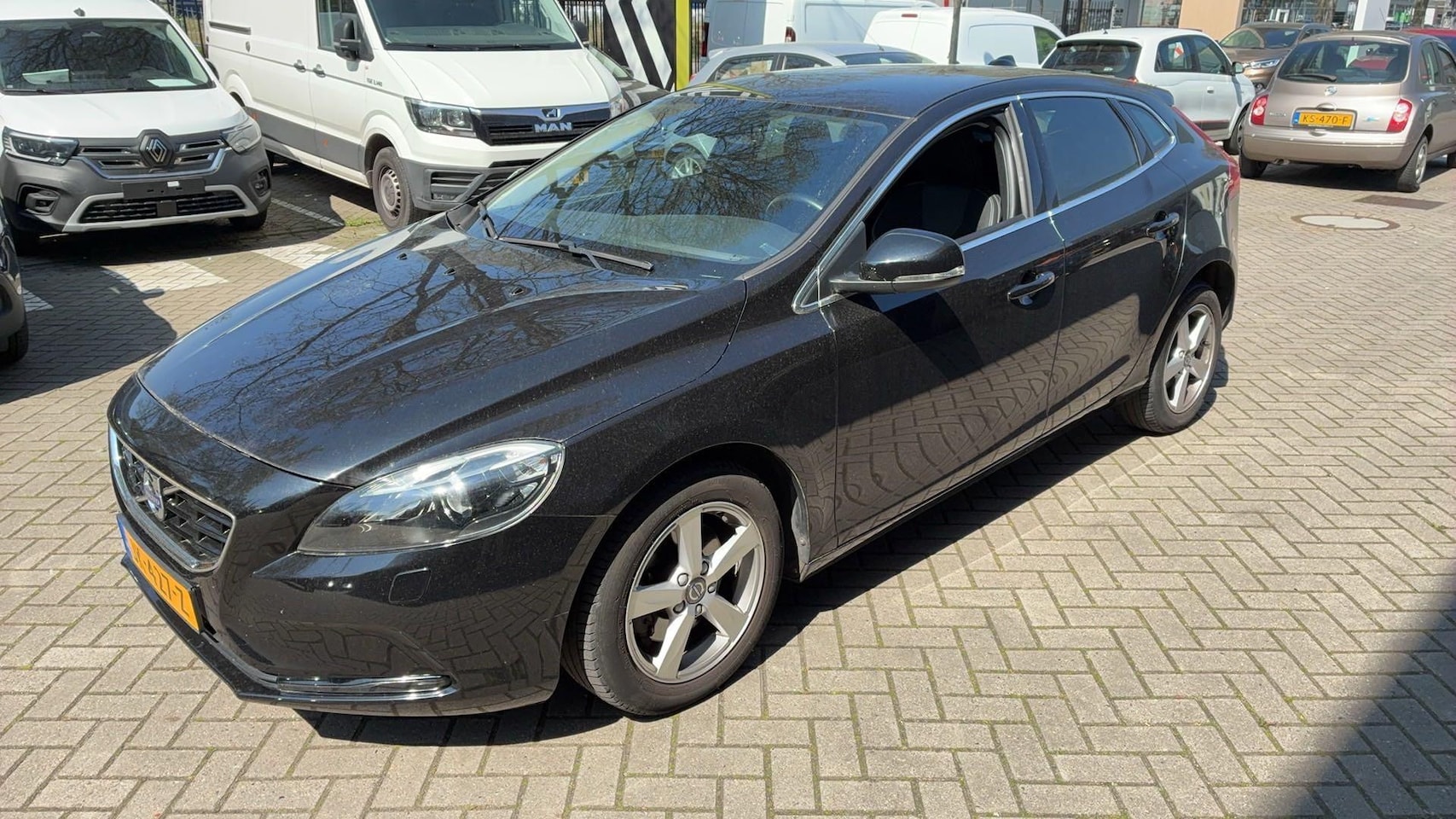 Volvo V40 - 2.0 T2 Momentum | Navigatie |  Cruise control | Climate control | - AutoWereld.nl