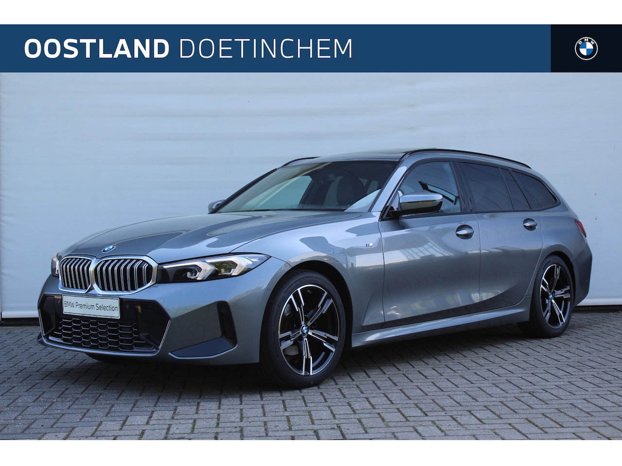 BMW 3-serie Touring - 318i M Sport Automaat / Trekhaak / Panoramadak / Sportstoelen / Achteruitrijcamera / Stoel - AutoWereld.nl