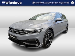 Volkswagen Passat Variant - 1.4 TSI 218pk PHEV GTE DSG Automaat Panoramadak / 18"LM velgen / LED matrix verlichting /