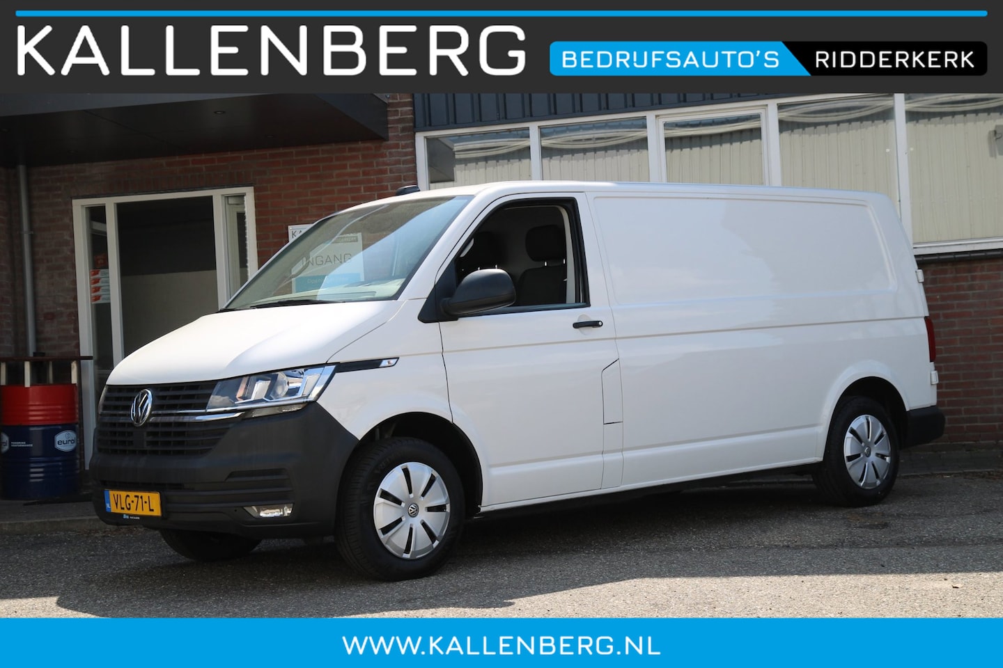 Volkswagen Transporter - 2.0 TDI L2H1 Trendline / App connect / Cruise / Verwarmde voorruit - AutoWereld.nl