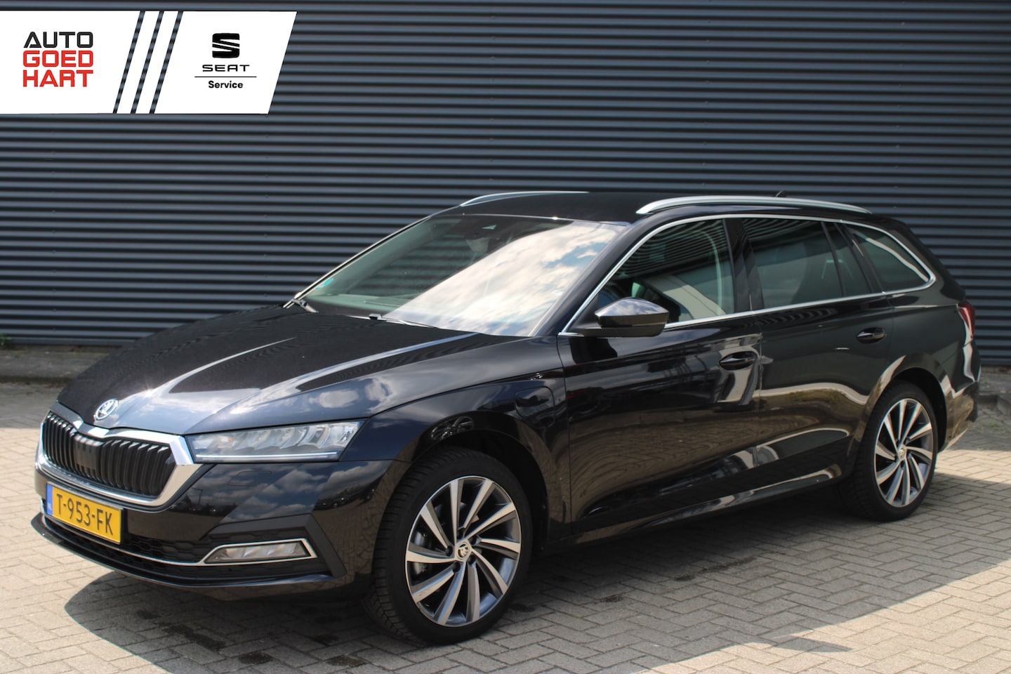 Skoda Octavia Combi - 1.4 TSI iV PHEV Business Edition Plus Elek-trekhaak CarPlay Stoelverwarming - AutoWereld.nl