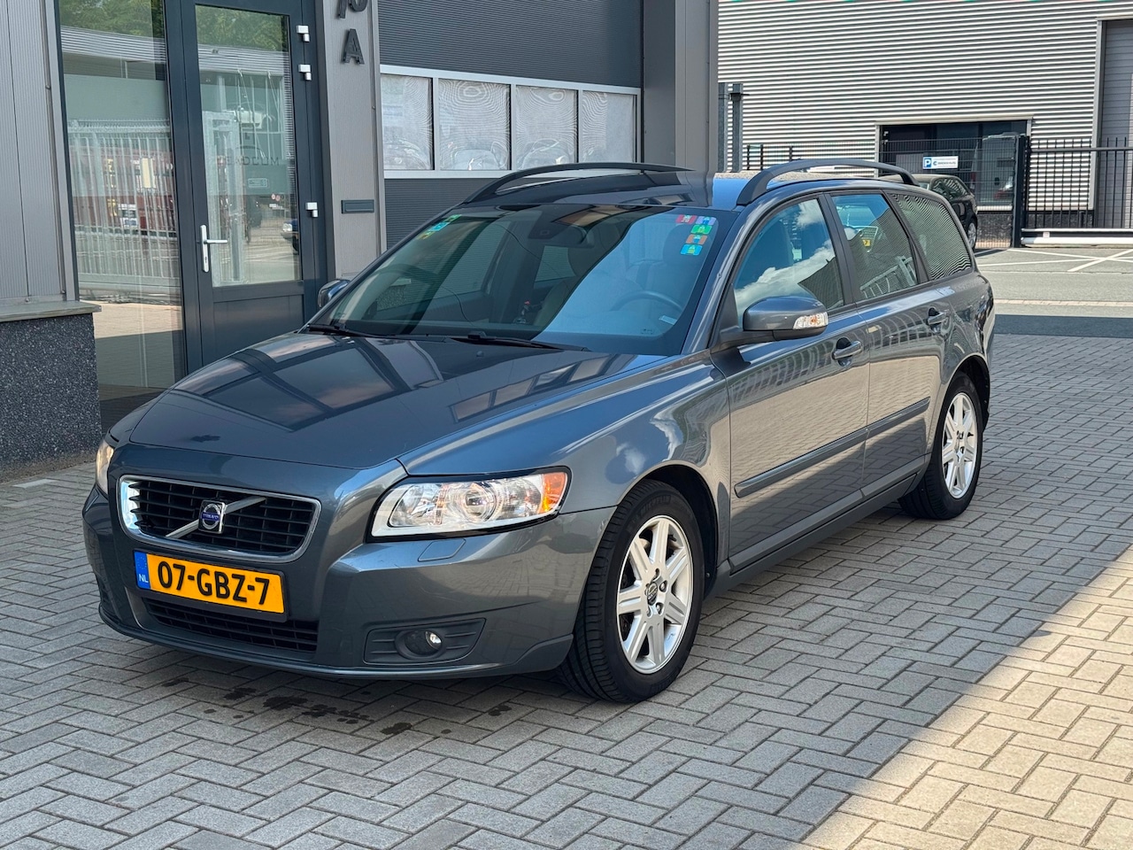 VOLVO V50