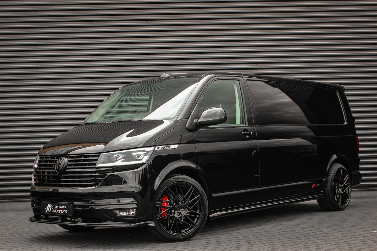 Volkswagen Transporter - 2.0 TDI L2H1 150PK JB- EDITION DSG / PDC / VERLAGINGSVEREN / LEDEREN BEKLEDING / FULL / AP - AutoWereld.nl