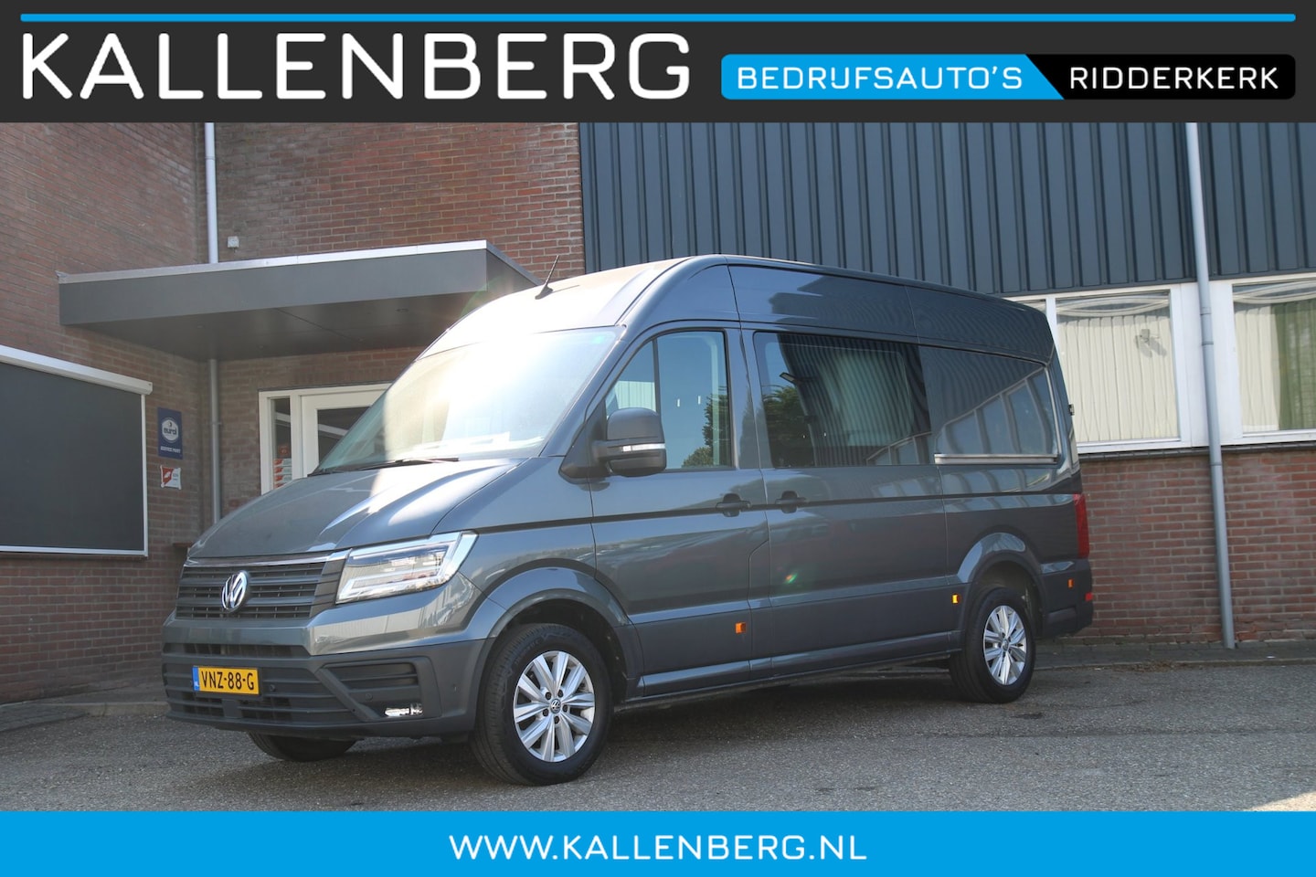 Volkswagen Crafter - 35 2.0 TDI L3H3 DC / 6 pers / AUTOMAAT / Trekhaak / Camera - AutoWereld.nl