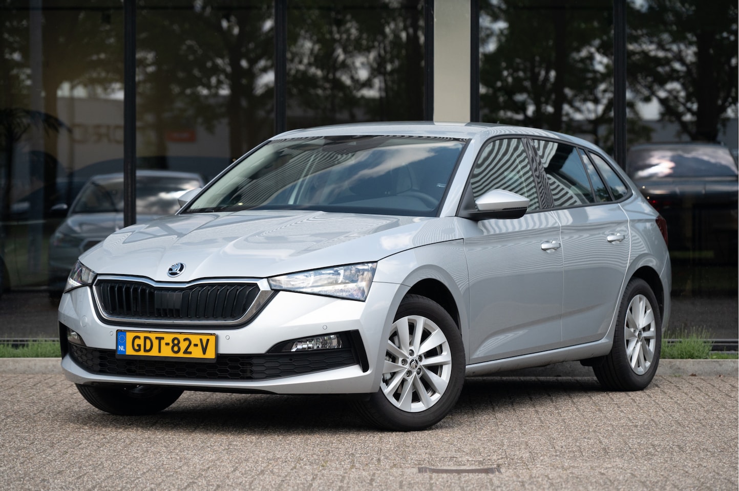 Skoda Scala - 1.0 TSI 110pk Ambition | Navi by App | Camera | Cruise | Stoelverw. | PDC V+A - AutoWereld.nl