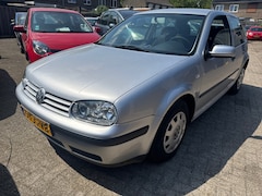 Volkswagen Golf - 1.6-16V