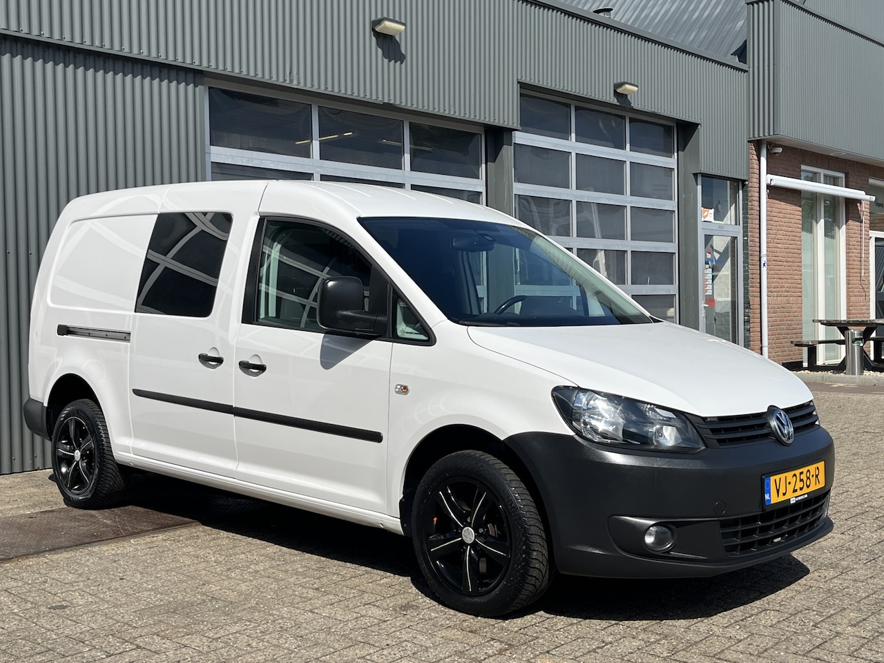 Volkswagen Caddy Maxi - 2.0 TDI 140pk Airco Cruise controle Trekhaak 1500kg trekgewicht Parkeersensoren achter Sch - AutoWereld.nl