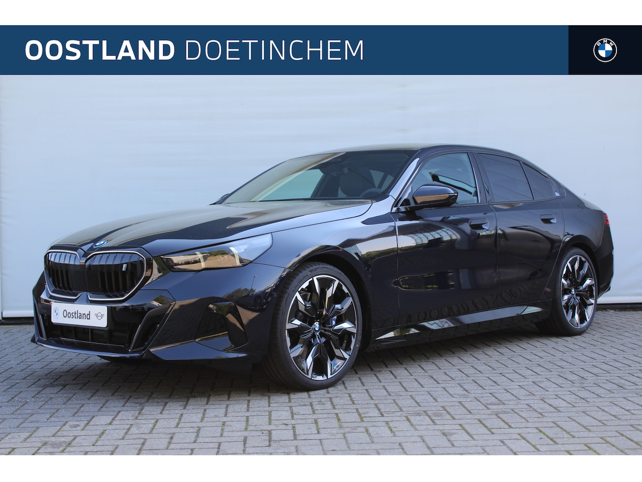 BMW i5 - eDrive40 M Sport / Panoramadak / Trekhaak / Bowers & Wilkins / Comfortstoelen / Parking As - AutoWereld.nl