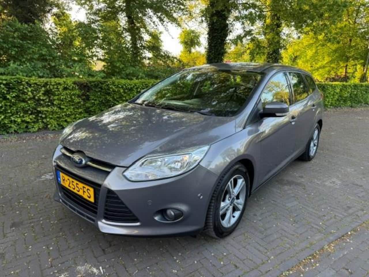 Ford Focus Wagon - 1.0 Titanium Pdc/Airco/Apk Nieuw - AutoWereld.nl