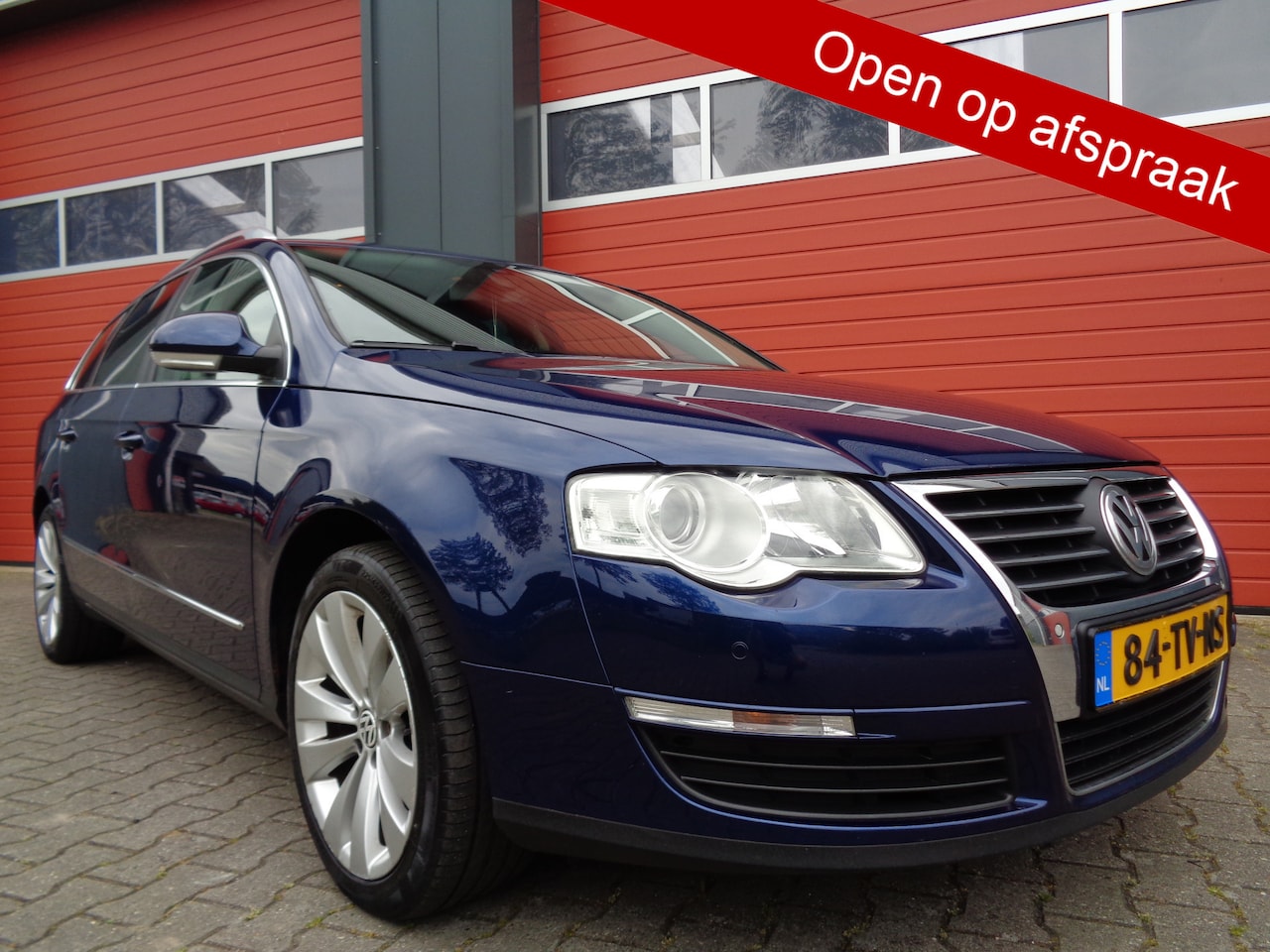 Volkswagen Passat Variant - 2.0 FSI Highline Business 150PK Clima Cruise Trekhaak 6-BAK NL-Auto LMV - AutoWereld.nl